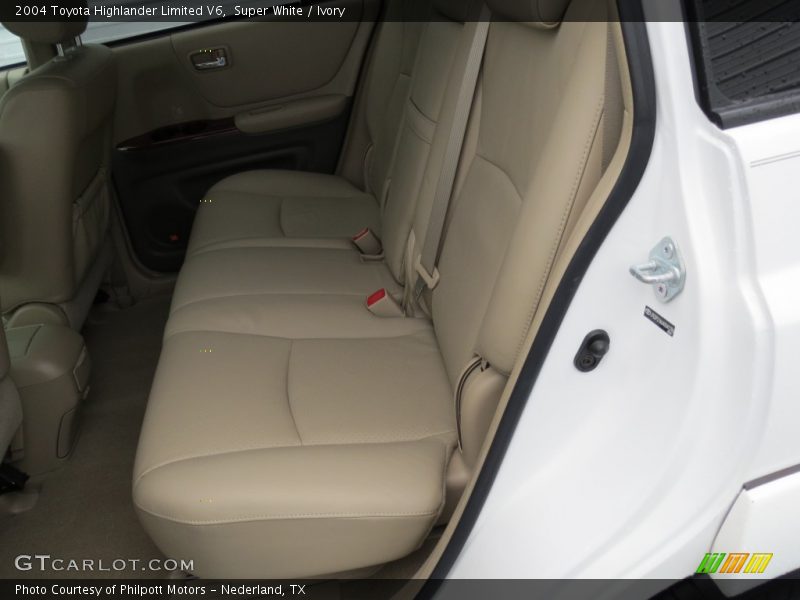 Super White / Ivory 2004 Toyota Highlander Limited V6