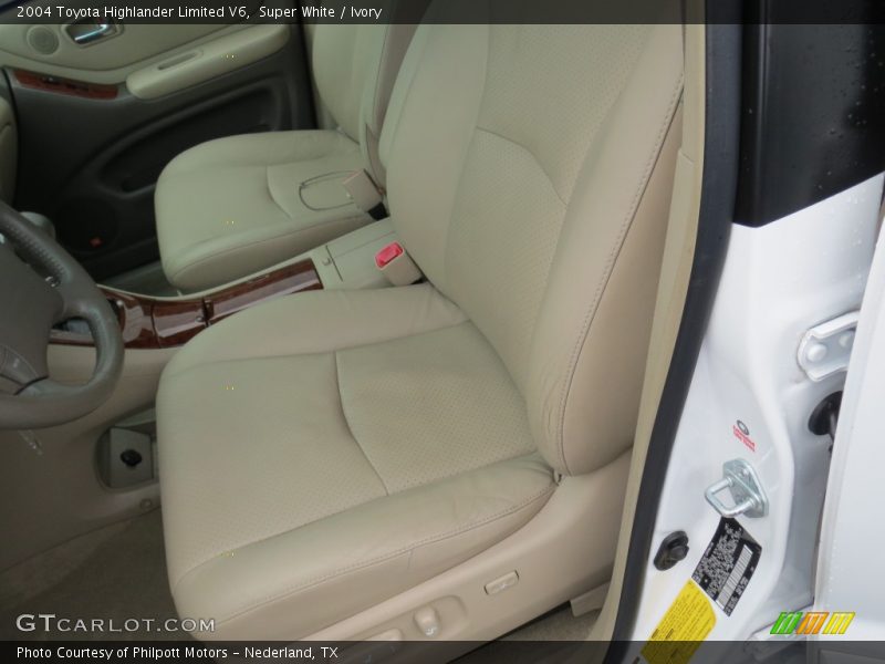 Super White / Ivory 2004 Toyota Highlander Limited V6