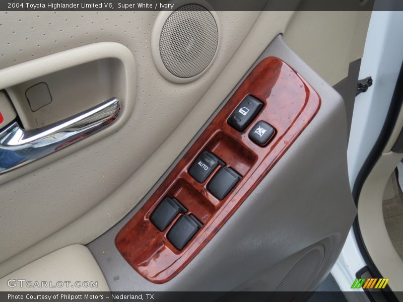 Super White / Ivory 2004 Toyota Highlander Limited V6