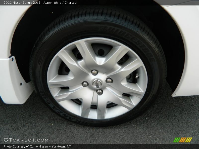 Aspen White / Charcoal 2011 Nissan Sentra 2.0 S