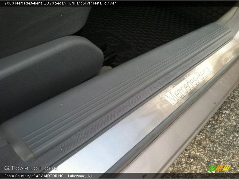 Brilliant Silver Metallic / Ash 2000 Mercedes-Benz E 320 Sedan