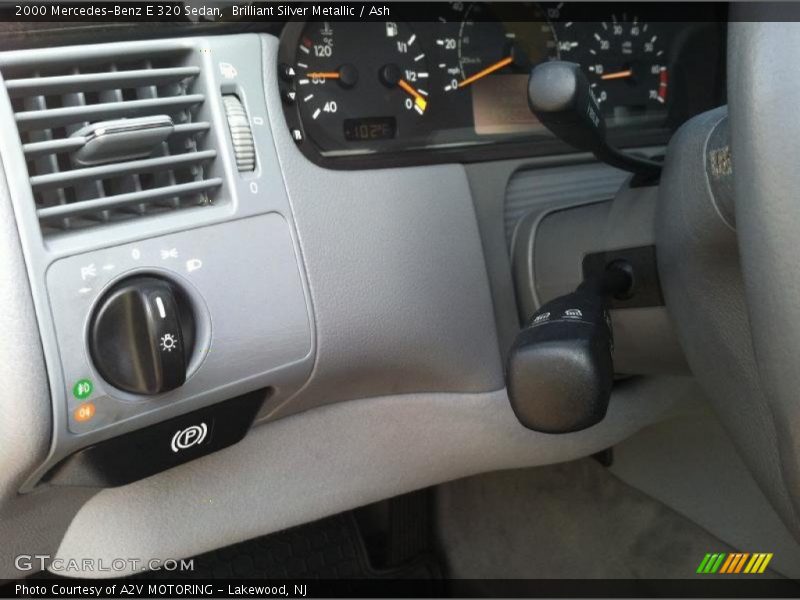 Brilliant Silver Metallic / Ash 2000 Mercedes-Benz E 320 Sedan