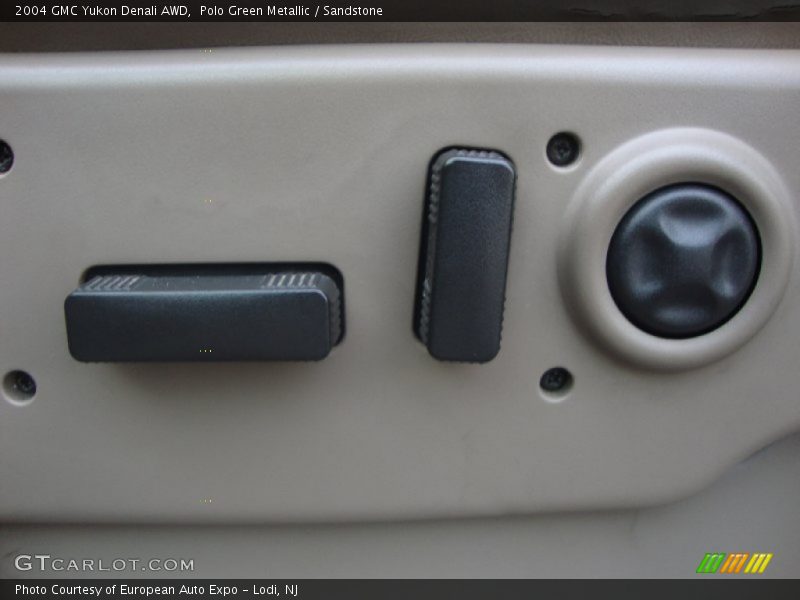 Polo Green Metallic / Sandstone 2004 GMC Yukon Denali AWD