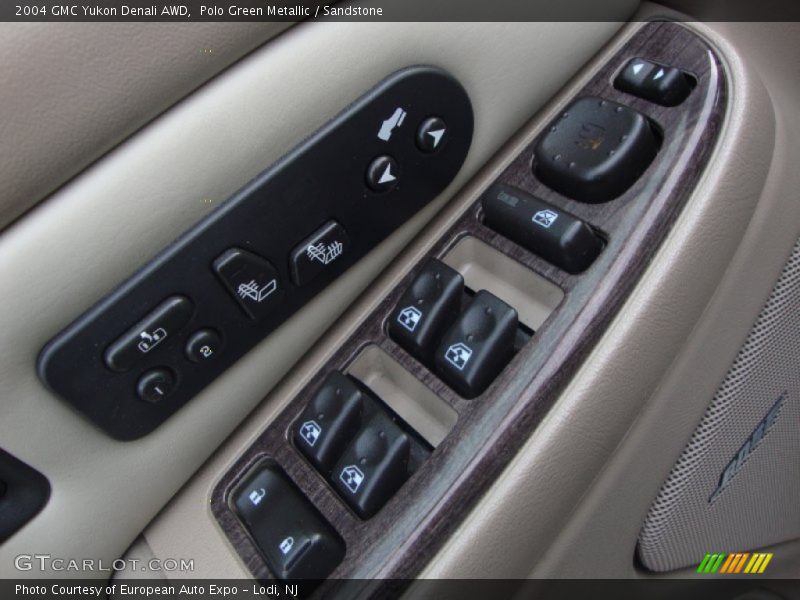 Polo Green Metallic / Sandstone 2004 GMC Yukon Denali AWD