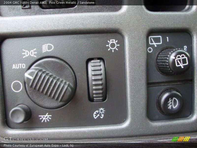 Polo Green Metallic / Sandstone 2004 GMC Yukon Denali AWD