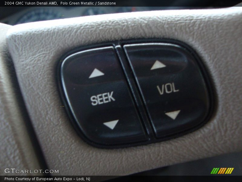 Polo Green Metallic / Sandstone 2004 GMC Yukon Denali AWD