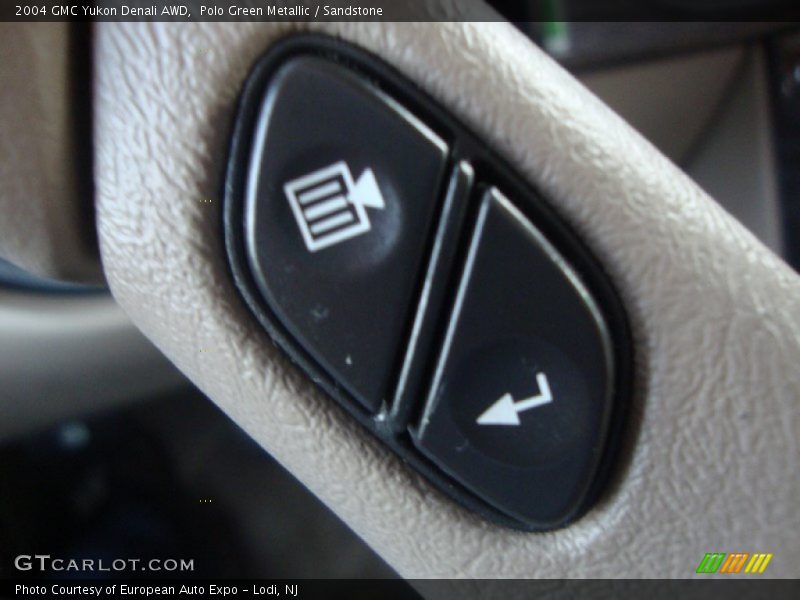 Polo Green Metallic / Sandstone 2004 GMC Yukon Denali AWD
