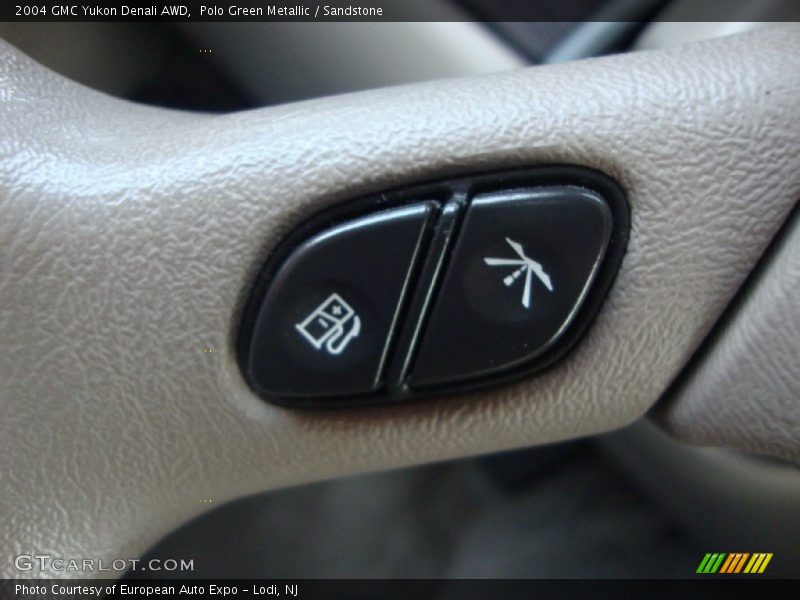 Polo Green Metallic / Sandstone 2004 GMC Yukon Denali AWD