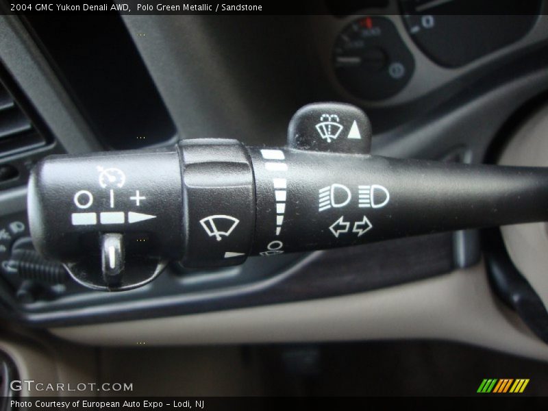 Polo Green Metallic / Sandstone 2004 GMC Yukon Denali AWD