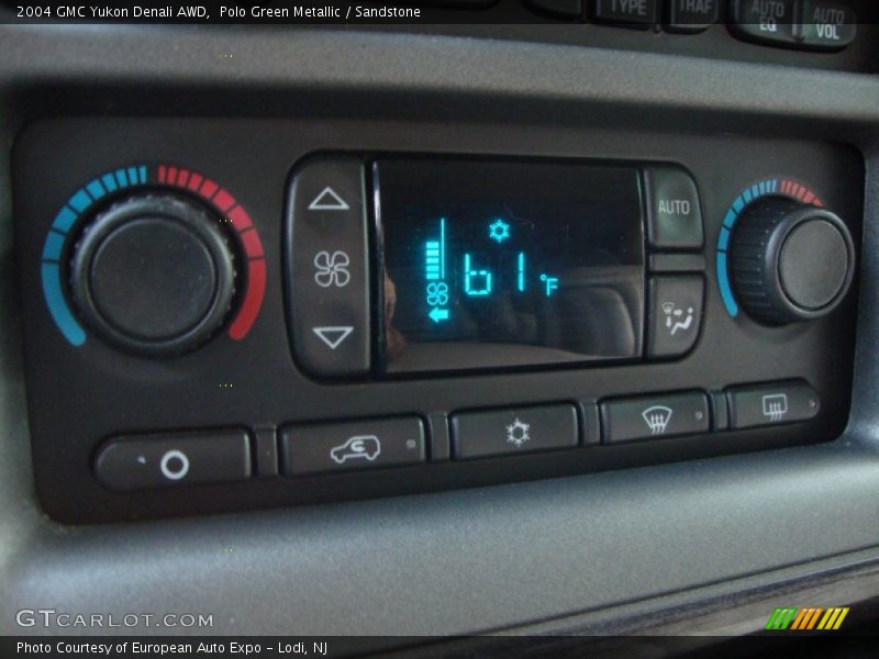 Polo Green Metallic / Sandstone 2004 GMC Yukon Denali AWD