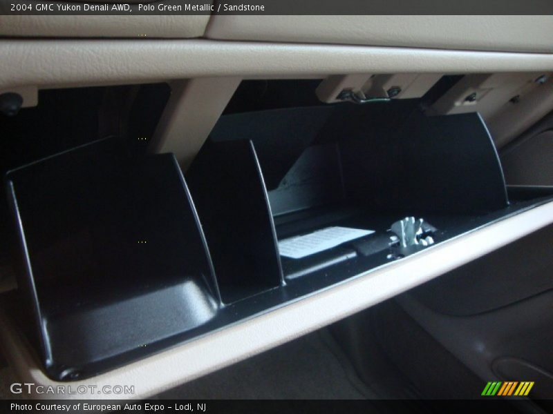 Polo Green Metallic / Sandstone 2004 GMC Yukon Denali AWD