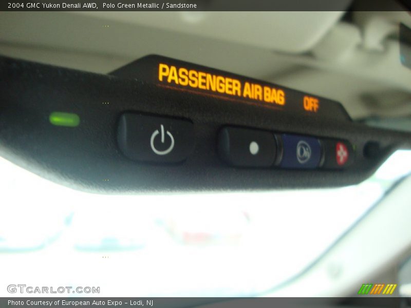 Polo Green Metallic / Sandstone 2004 GMC Yukon Denali AWD