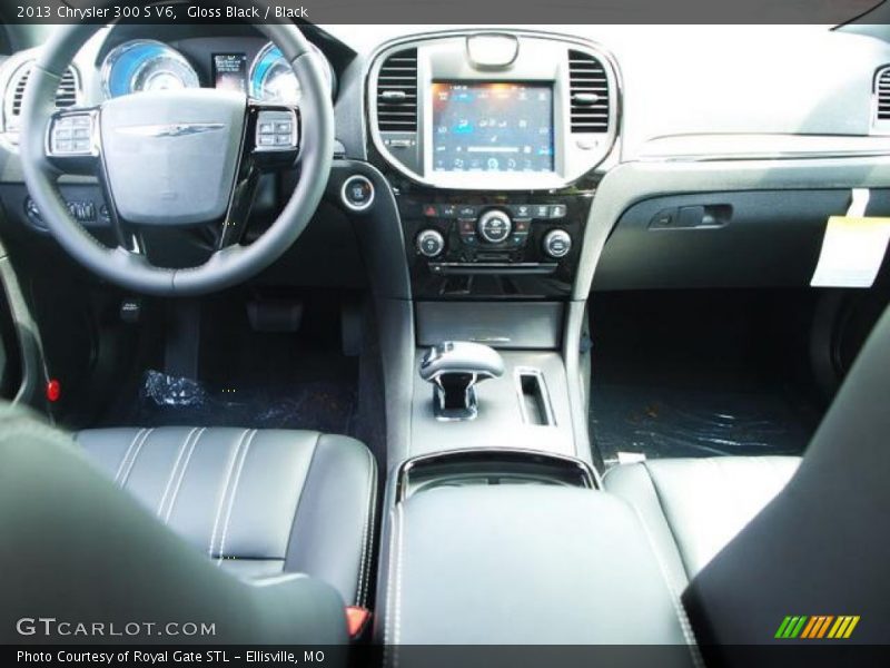 Dashboard of 2013 300 S V6