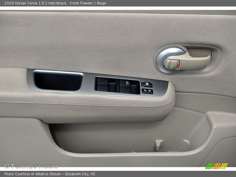 Fresh Powder / Beige 2009 Nissan Versa 1.8 S Hatchback