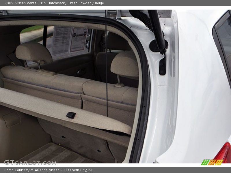 Fresh Powder / Beige 2009 Nissan Versa 1.8 S Hatchback