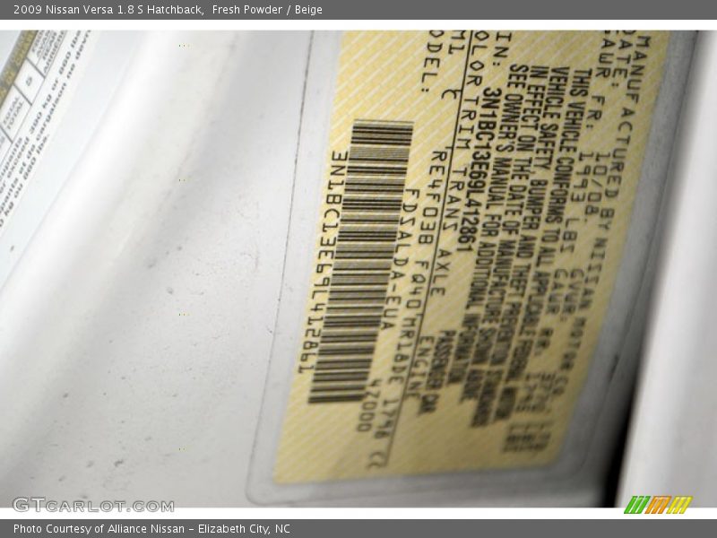 Fresh Powder / Beige 2009 Nissan Versa 1.8 S Hatchback