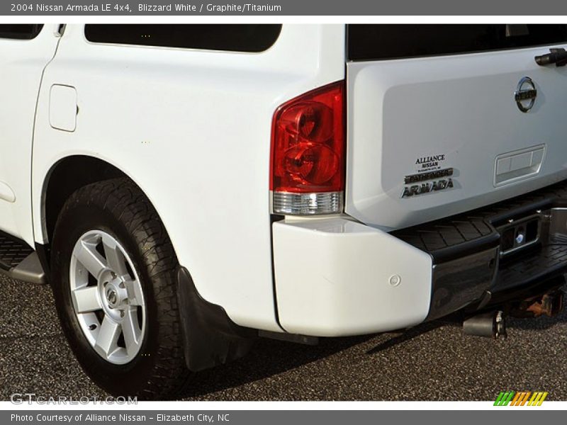 Blizzard White / Graphite/Titanium 2004 Nissan Armada LE 4x4