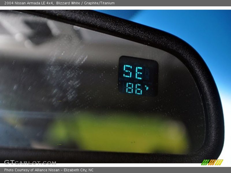 Blizzard White / Graphite/Titanium 2004 Nissan Armada LE 4x4