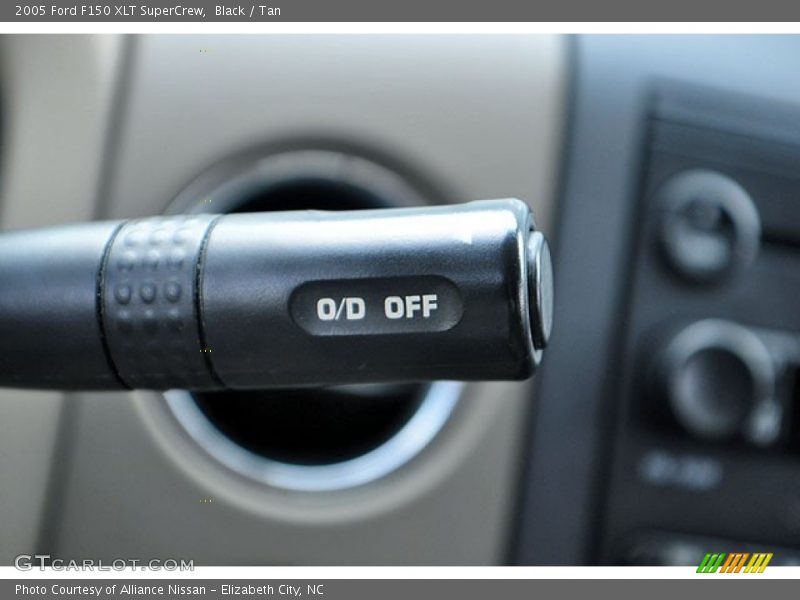 Black / Tan 2005 Ford F150 XLT SuperCrew