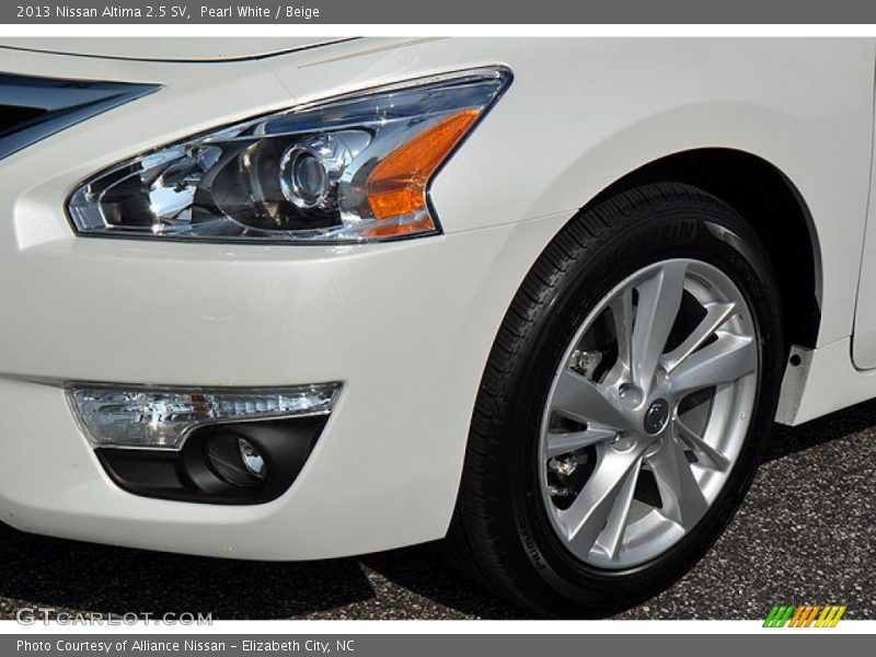 Pearl White / Beige 2013 Nissan Altima 2.5 SV