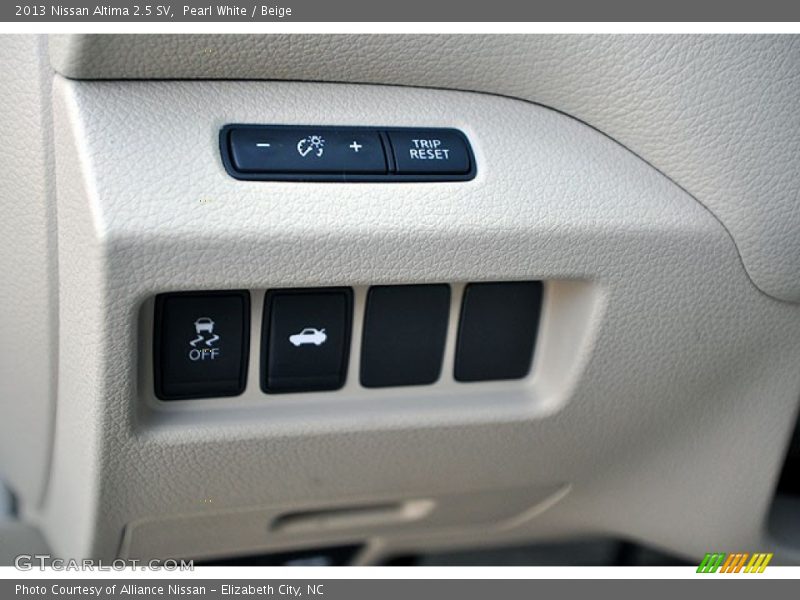 Pearl White / Beige 2013 Nissan Altima 2.5 SV