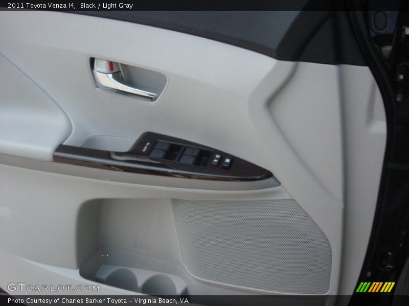 Black / Light Gray 2011 Toyota Venza I4