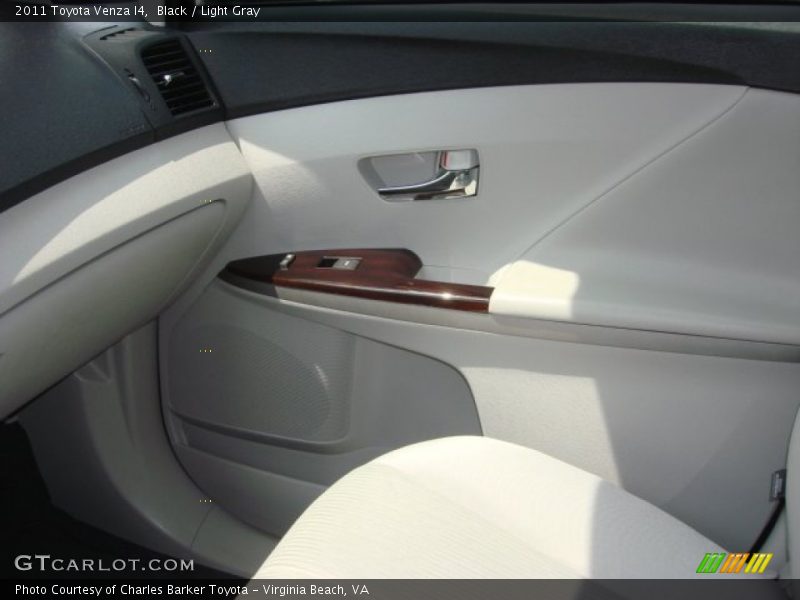 Black / Light Gray 2011 Toyota Venza I4