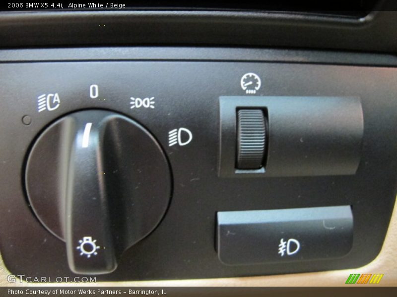 Alpine White / Beige 2006 BMW X5 4.4i