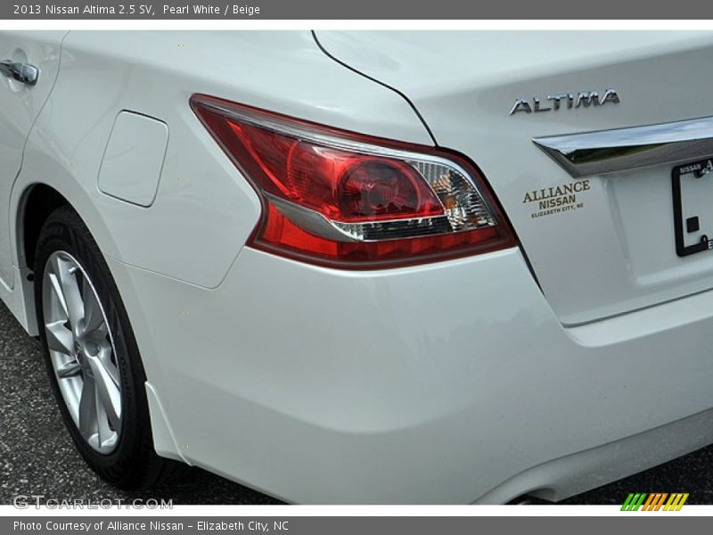 Pearl White / Beige 2013 Nissan Altima 2.5 SV