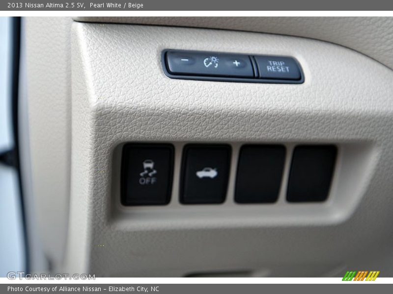 Controls of 2013 Altima 2.5 SV