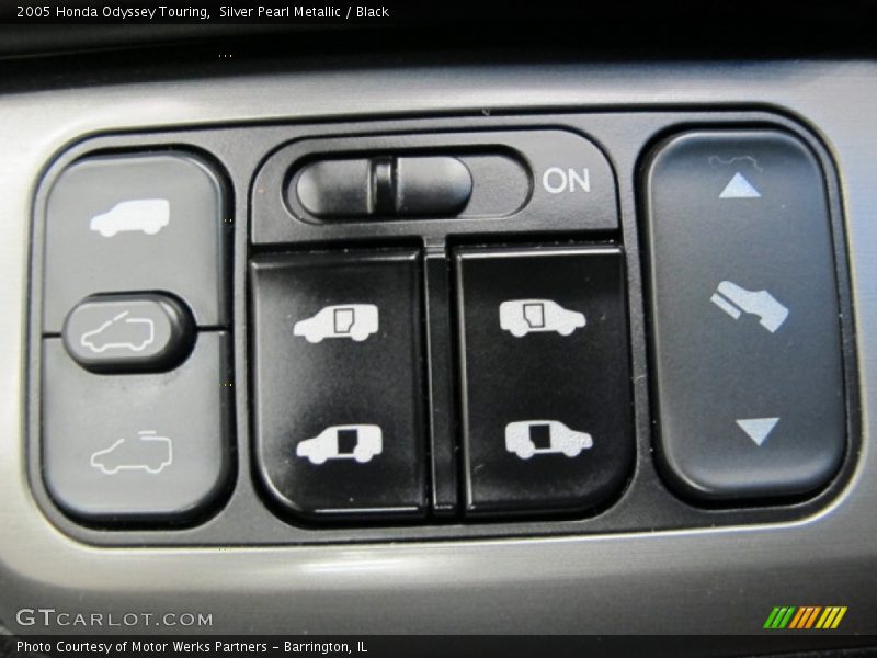 Silver Pearl Metallic / Black 2005 Honda Odyssey Touring