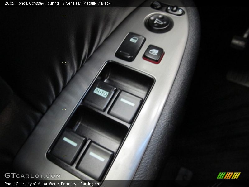 Silver Pearl Metallic / Black 2005 Honda Odyssey Touring