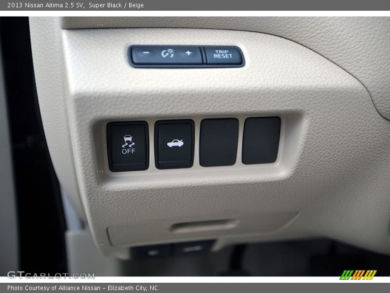 Super Black / Beige 2013 Nissan Altima 2.5 SV