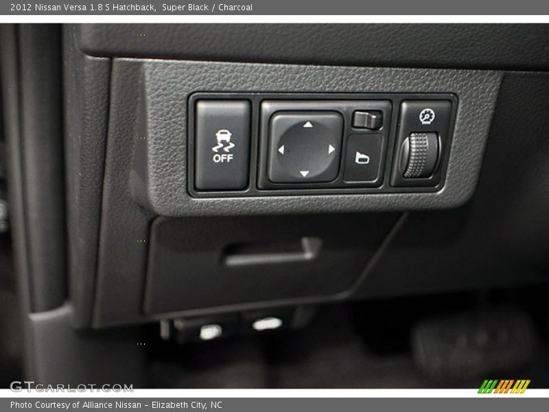 Super Black / Charcoal 2012 Nissan Versa 1.8 S Hatchback