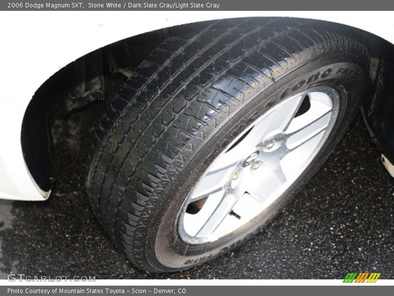 Stone White / Dark Slate Gray/Light Slate Gray 2006 Dodge Magnum SXT