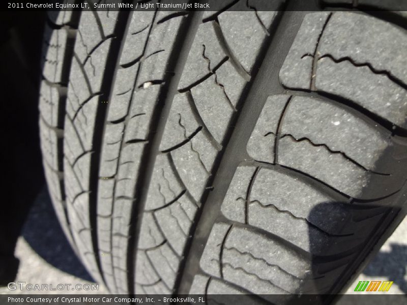 Summit White / Light Titanium/Jet Black 2011 Chevrolet Equinox LT