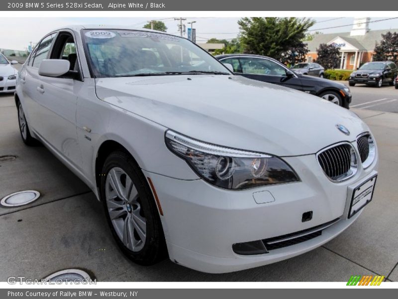 Alpine White / Black 2009 BMW 5 Series 528xi Sedan