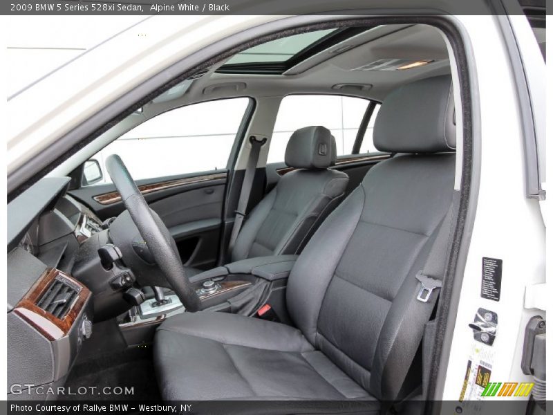 Alpine White / Black 2009 BMW 5 Series 528xi Sedan