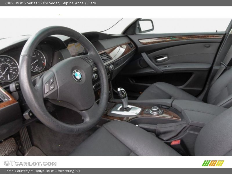 Alpine White / Black 2009 BMW 5 Series 528xi Sedan