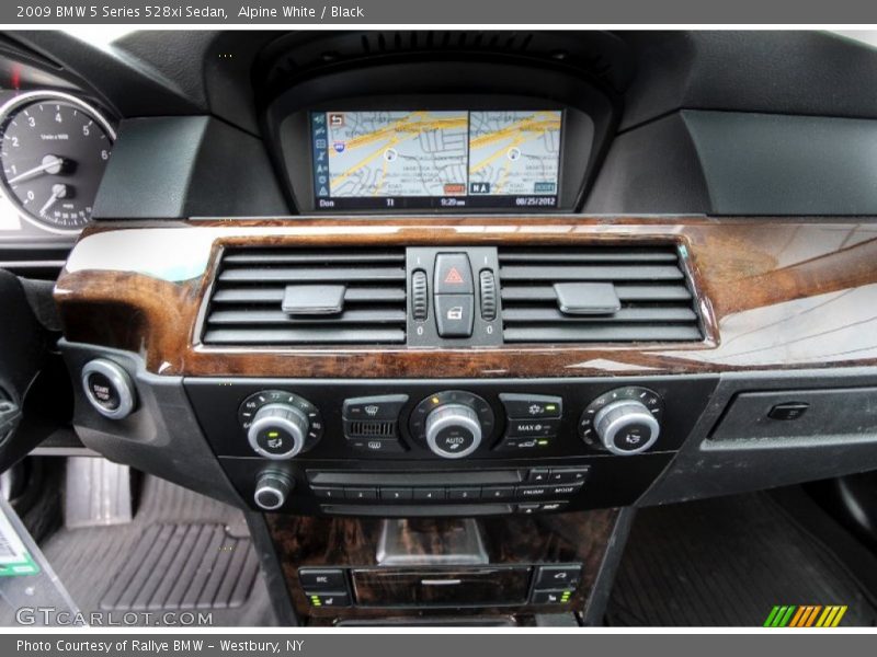 Alpine White / Black 2009 BMW 5 Series 528xi Sedan