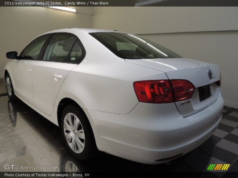 Candy White / Titan Black 2011 Volkswagen Jetta SE Sedan