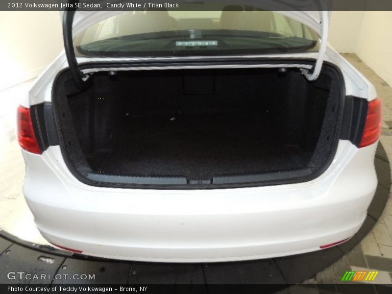 Candy White / Titan Black 2012 Volkswagen Jetta SE Sedan