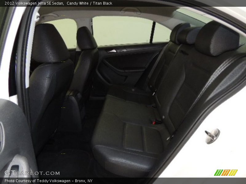 Candy White / Titan Black 2012 Volkswagen Jetta SE Sedan