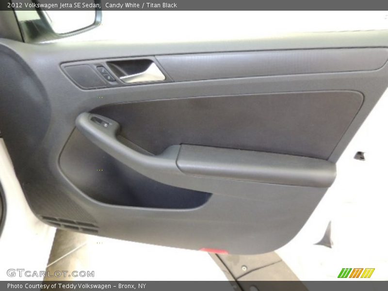 Candy White / Titan Black 2012 Volkswagen Jetta SE Sedan