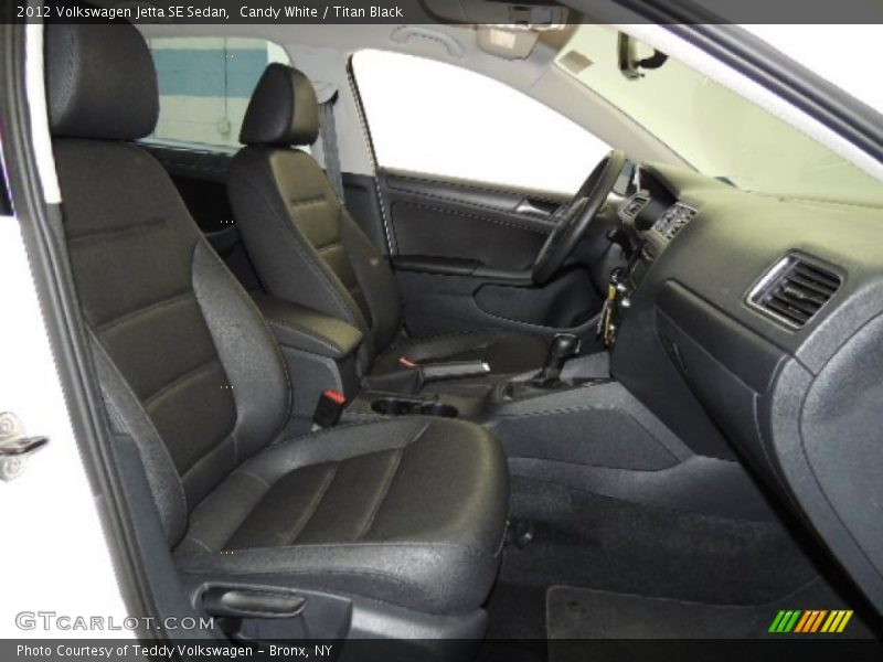 Candy White / Titan Black 2012 Volkswagen Jetta SE Sedan