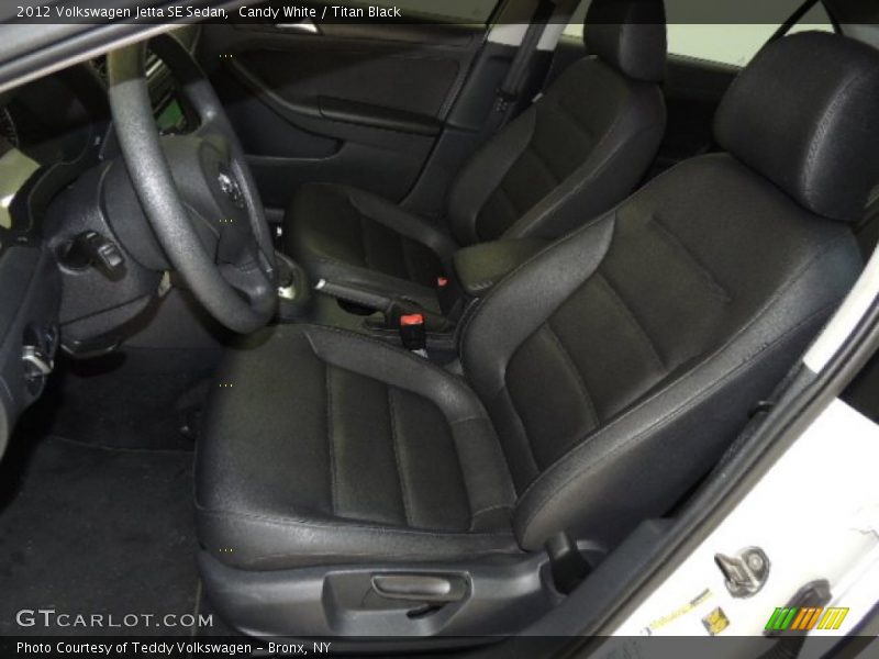 Candy White / Titan Black 2012 Volkswagen Jetta SE Sedan