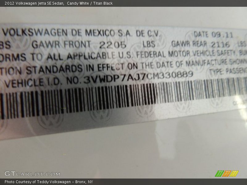 Candy White / Titan Black 2012 Volkswagen Jetta SE Sedan