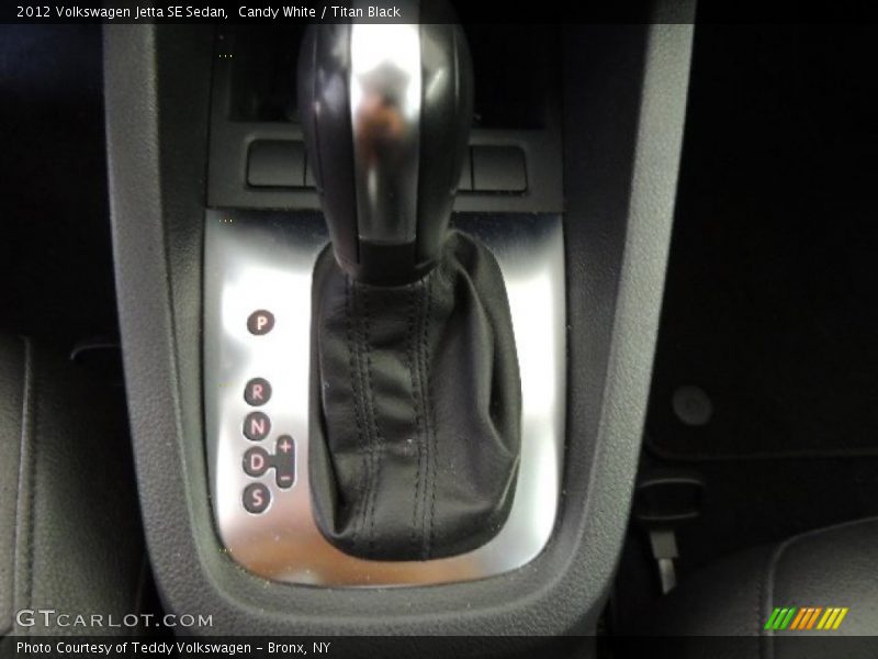 Candy White / Titan Black 2012 Volkswagen Jetta SE Sedan