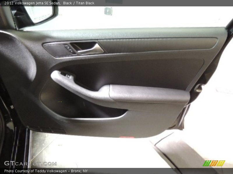 Black / Titan Black 2012 Volkswagen Jetta SE Sedan