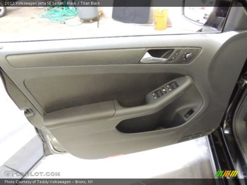Black / Titan Black 2012 Volkswagen Jetta SE Sedan